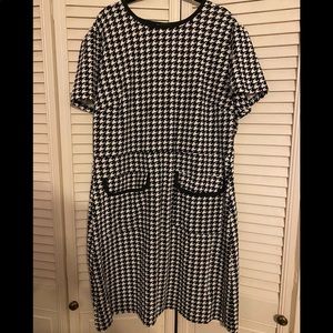 Black&White Houndstooth Swing Dress